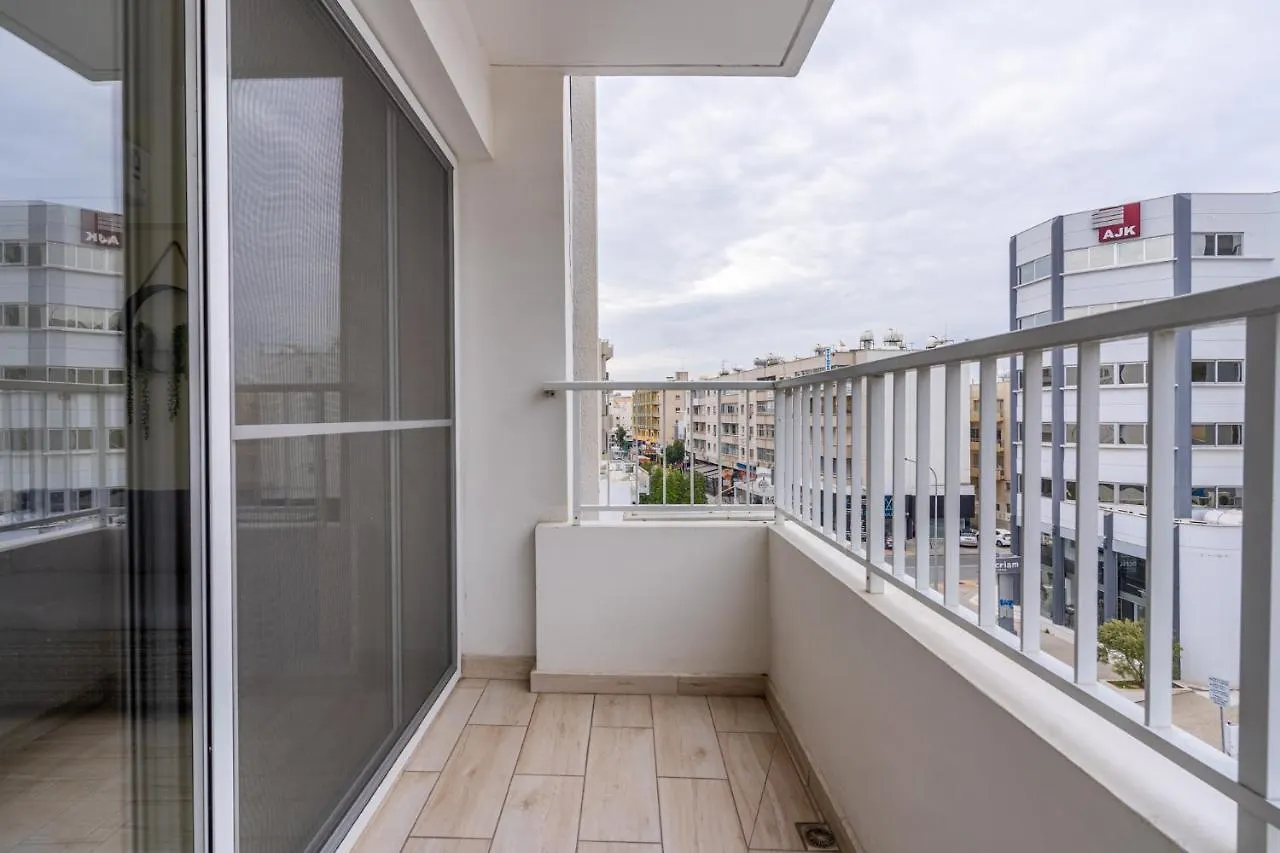 Celeste 3-Bedroom Apartment In Ларнака